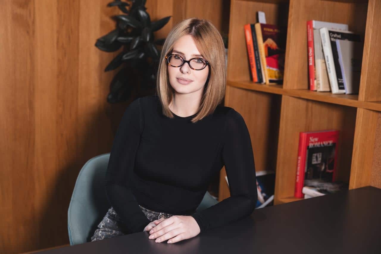 Ida Orkić, direktorica marketinga iQ Agencije, na sastanku