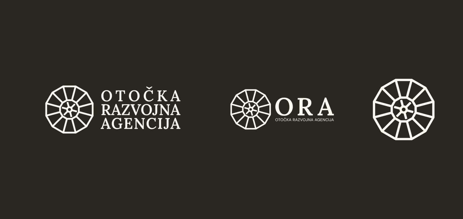 Osnovni logotip, skraćeni logotip i logomark ORA u bijeloj na tamnoj bazi